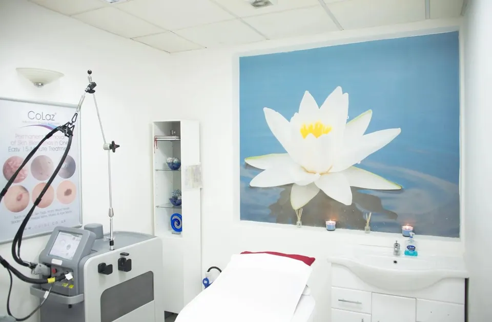 Laser treatment room with a lotus mural at CoLaz Southall