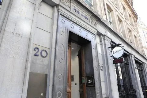 Peek House entrance at 20 Eastcheap, home to Pulse Light Clinic on the first floor