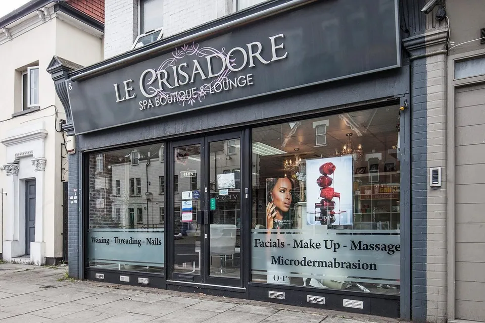 Le Crisadore’s signed storefront on Brownhill Road.